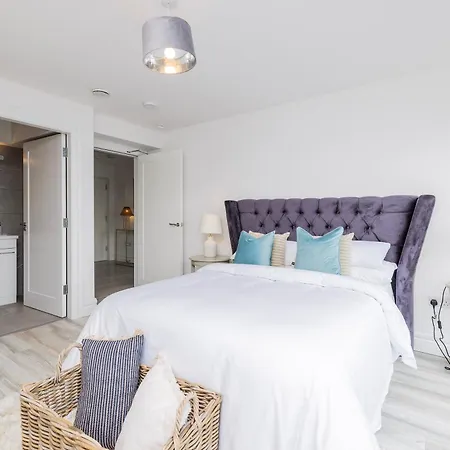 New In The Centre Of Malahide Village