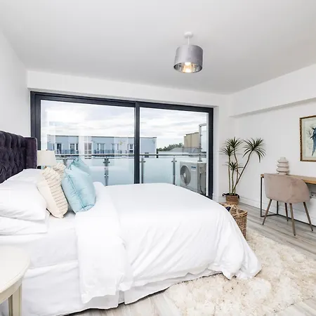 아파트 New In The Centre Of Malahide Village