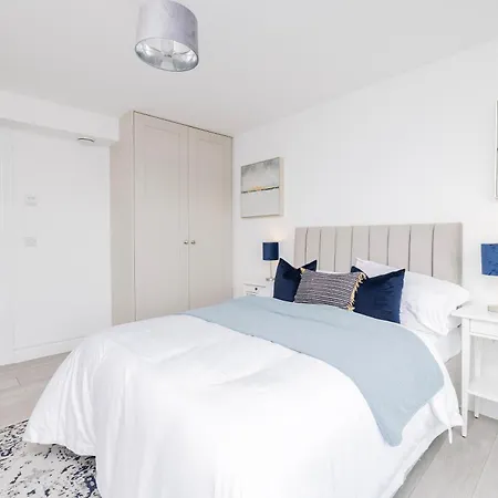 아파트 New In The Centre Of Malahide Village *