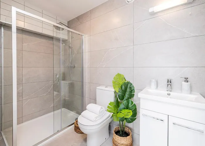 아파트 New In The Centre Of Malahide Village