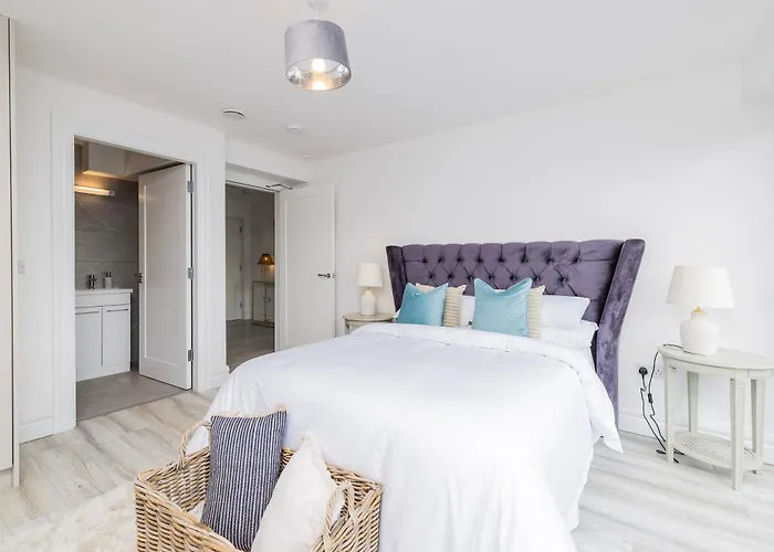 New In The Centre Of Malahide Village