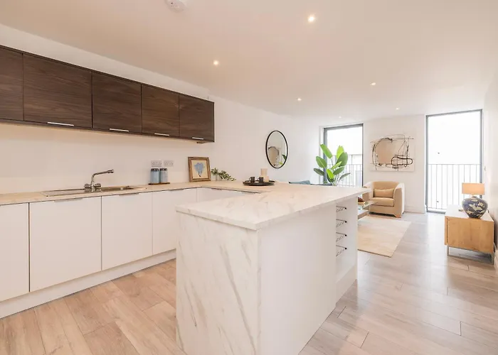 New In The Centre Of Malahide Village 아파트